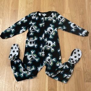 Kumar Kids Black Footie Fleece Pajama Skull Theme size small